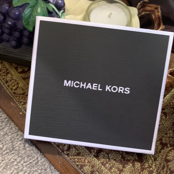 Authentic MK Coated signature card case/money clip - Picture 9 of 10